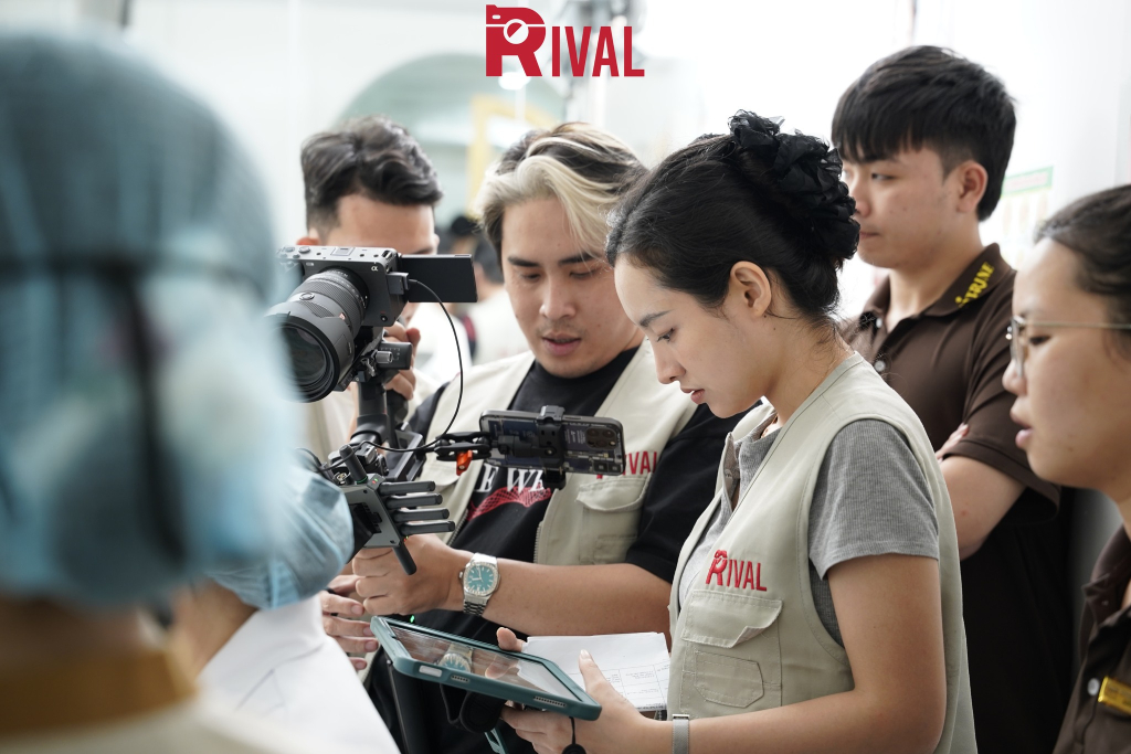 Hình ảnh độ ngũ Rival Production đang quay TVC quảng cáo, sản xuất phim doanh nghiệp cho khách hàng