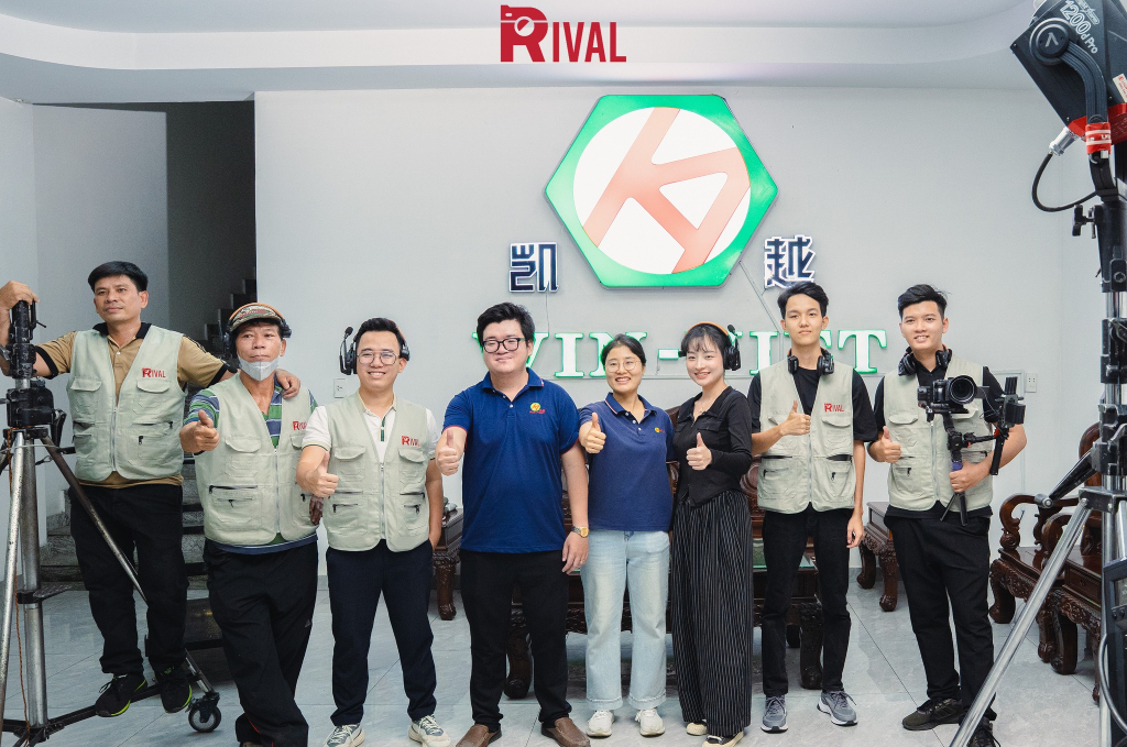 Hình ảnh độ ngũ Rival Production đang quay TVC quảng cáo, sản xuất phim doanh nghiệp cho khách hàng