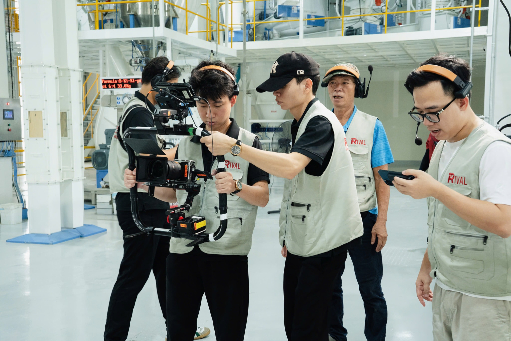 Hình ảnh độ ngũ Rival Production đang quay TVC quảng cáo, sản xuất phim doanh nghiệp cho khách hàng